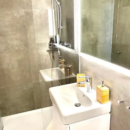 Appartement Studio Mit Traumhaftem Panorama-Meerblick Im Vierten Stock *