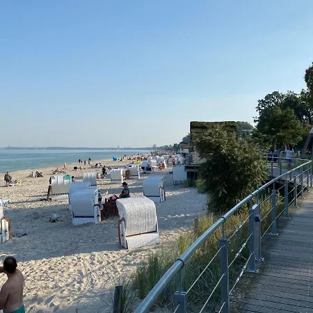 Mit Panorama-meerblick Und Direkter Strandlage In *