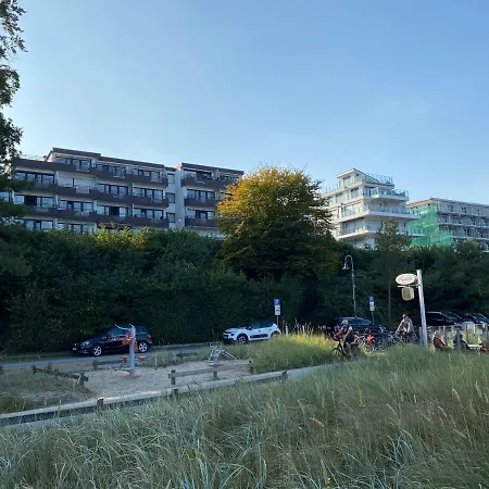 아파트 Mit Panorama-meerblick Und Direkter Strandlage In *