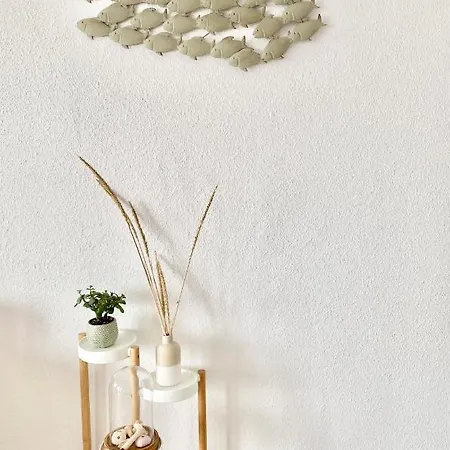 Mit Panorama-meerblick Und Direkter Strandlage In