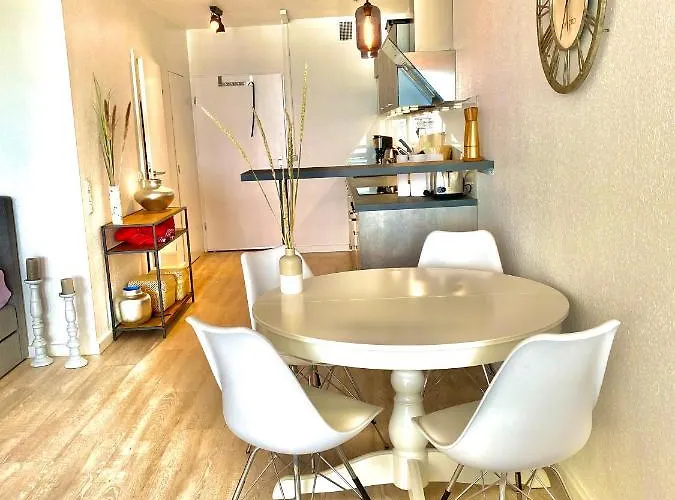 Appartement Mit Panorama-meerblick Und Direkter Strandlage In